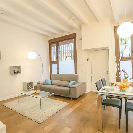 T&l Triana Loft - Just Like At 아파트