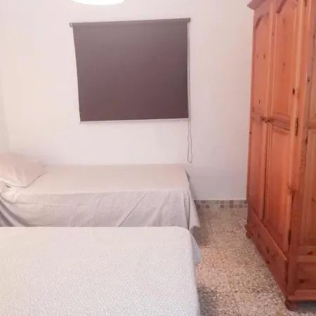 One Bedroom House With Garden And Wifi At Holiday home