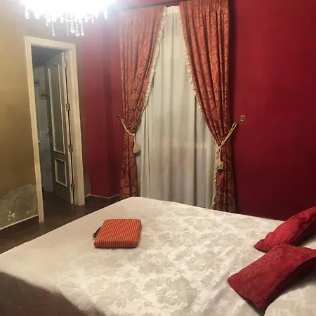 En Pleno Centro De 3 3 Banos Privados * Marchena (Seville)