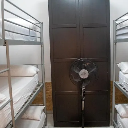Alameda House Guest house *