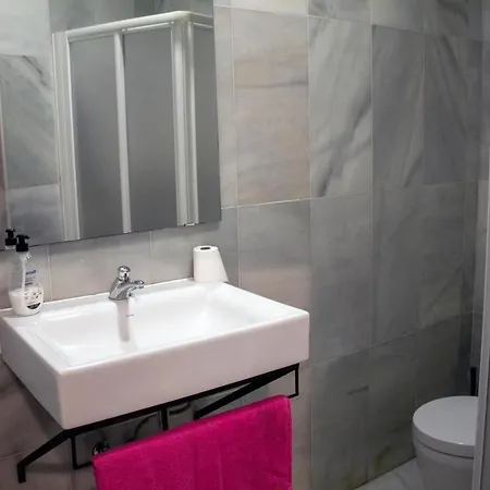 Alameda House Guest house *