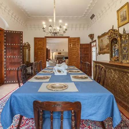 Elvira, Exclusive Pool And Gardens In The Heart Of Villa *
