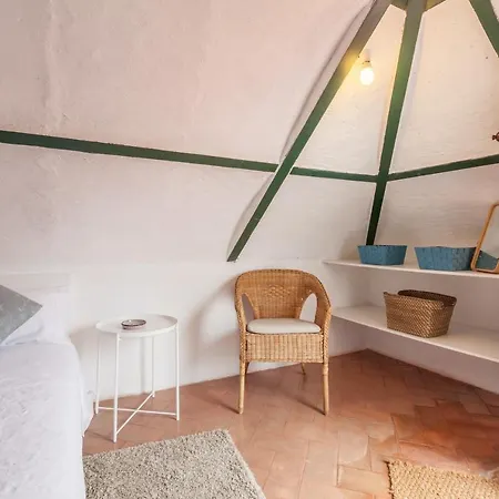 Elvira, Exclusive Pool And Gardens In The Heart Of
