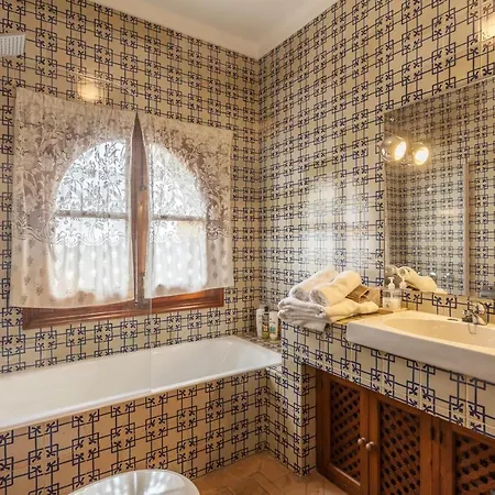 Elvira, Exclusive Pool And Gardens In The Heart Of Seville