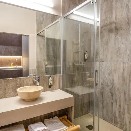 By Qhotels *