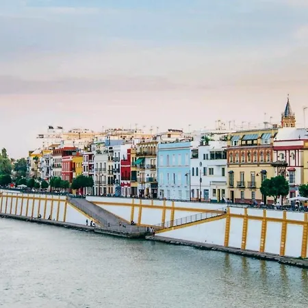 Triana Jacuzzi Apartment Seville
