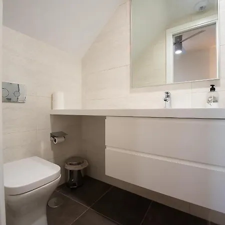 Apartamento Con Terraza En San Luis * Seville