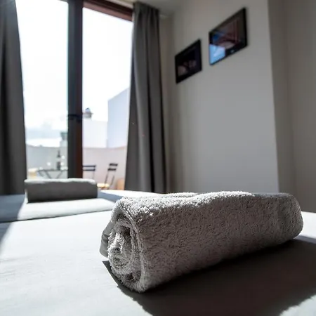 Apartamento Con Terraza En San Luis * Seville