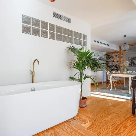 Cozy 1br Recently Renovated In Centre *