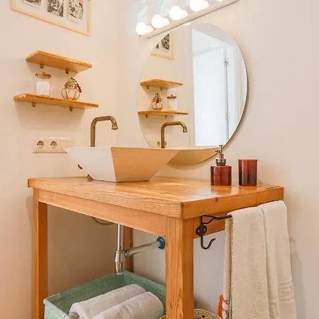 Cozy 1br Recently Renovated In Centre Apartment