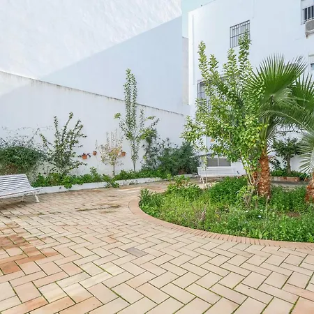 Cozy 1br Recently Renovated In Centre Apartment