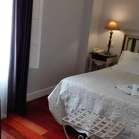 Le Petit Paris 2*
