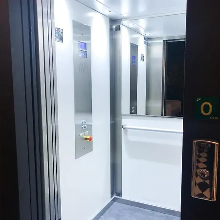 Apartment Hom *