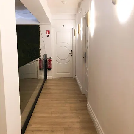 Hom Apartment *