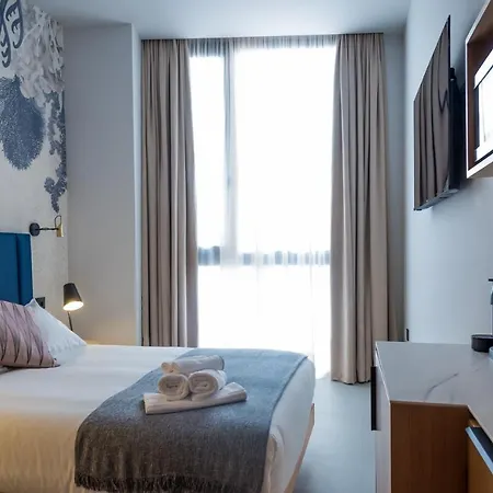 Welldone Quality - Crystal Pool Hotel