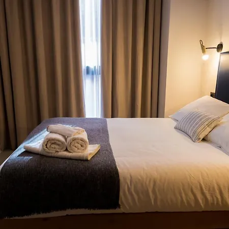Welldone Quality - Crystal Pool Hotel