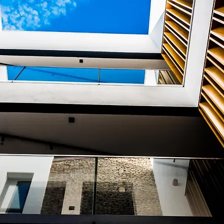 Hotell Welldone Quality - Crystal Pool Sevilla