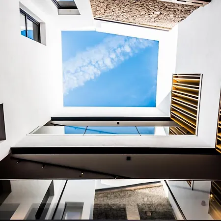 Welldone Quality - Crystal Pool Ξενοδοχείο