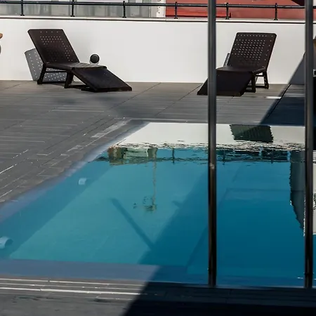 Welldone Quality - Crystal Pool Hotel