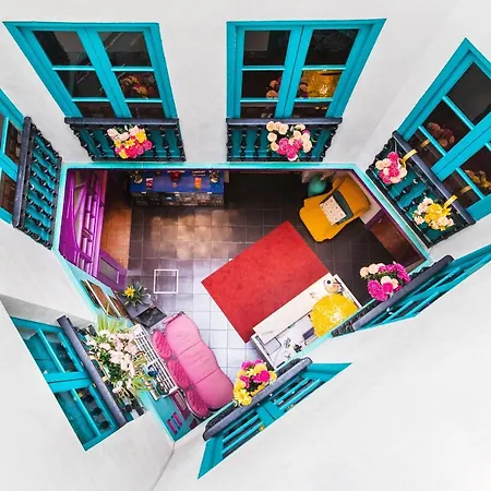 Hostel Kitsch Art