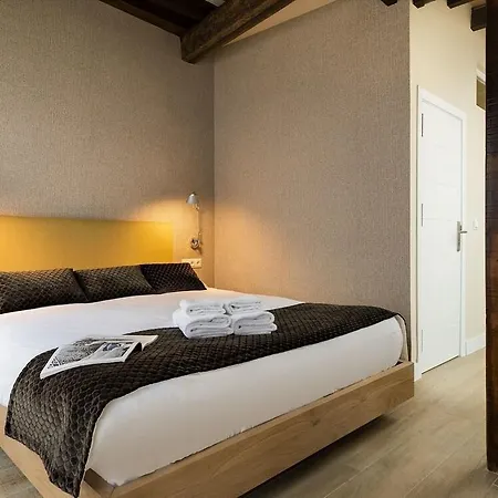 Placentines 5 * Seville