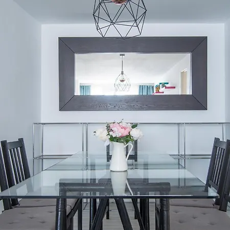 Riverside In Triana Apartment
