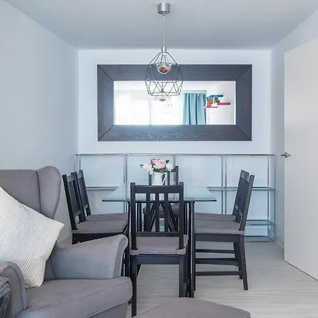 Riverside In Triana Apartment