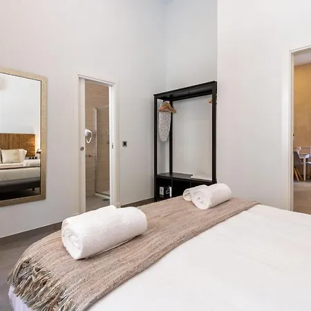Nine O Clock San Agustin Apartment