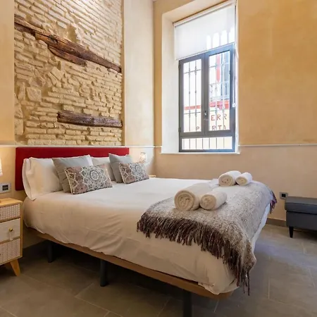 Nine O Clock San Agustin Apartment