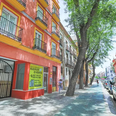 Piso Triana, Apartment *