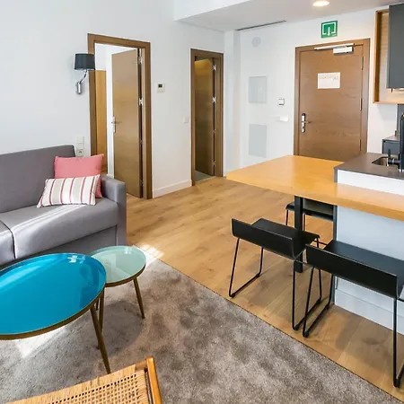 Aparthotel Aquitania