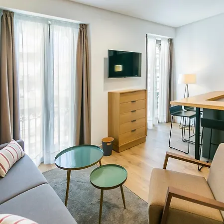 Aparthotel Aquitania
