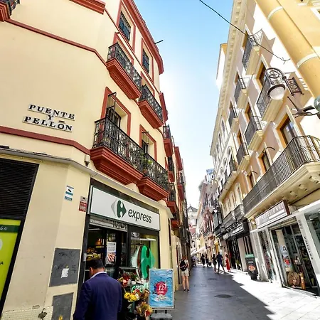 New! Loft In The Heart Of *