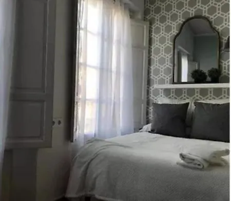 Hostel-Toni Trajano 37 Sevilla Homestay Seville