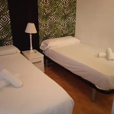 Homestay Hostel-Toni Trajano 37 Sevilla