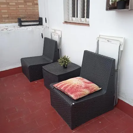 Hostel-Toni Trajano 37 Sevilla Homestay *