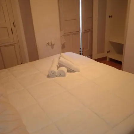 Hostel-Toni Trajano 37 Sevilla Homestay *