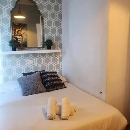 Homestay Hostel-Toni Trajano 37 Sevilla *
