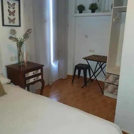 Homestay Hostel-Toni Trajano 37 Sevilla