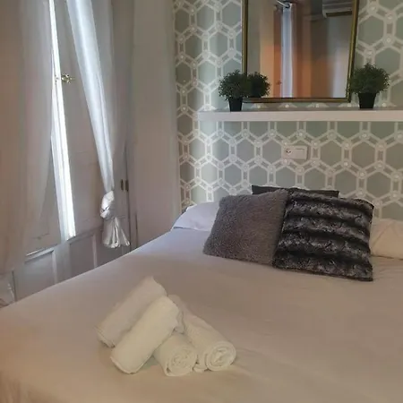 Hostel-Toni Trajano 37 Sevilla Homestay
