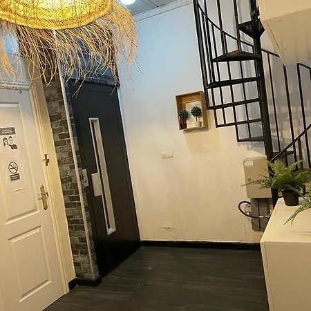 Hostel-Toni Trajano 37 Sevilla Homestay Seville