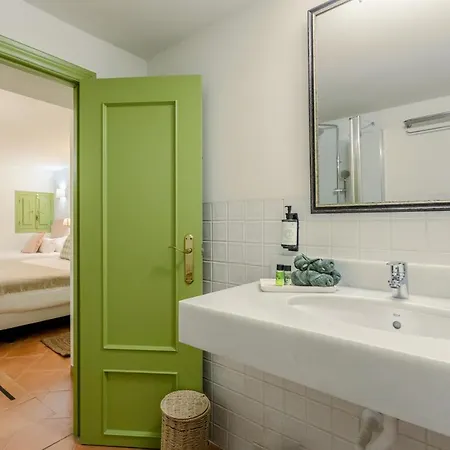 Otel Nuea Giralda 2*