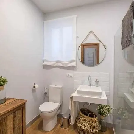 Parking Free - Cathedral Area -2 Months Min Apartment