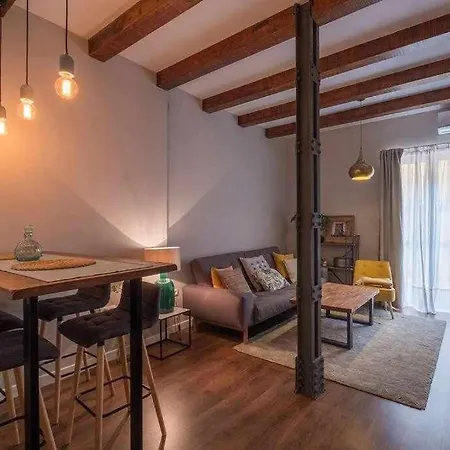 Parking Free - Cathedral Area -2 Months Min Apartment *