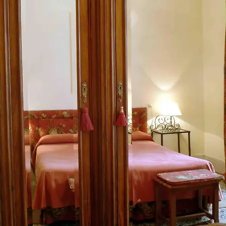 Simon Hotel