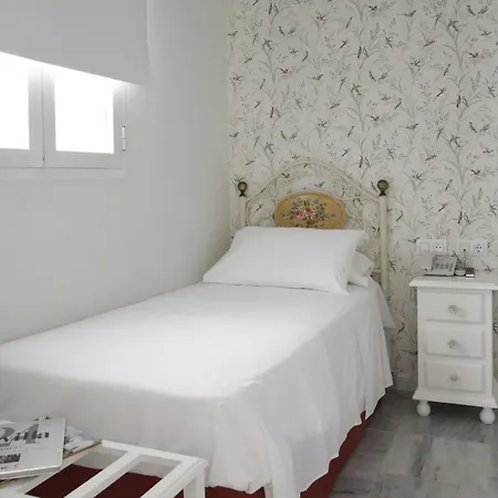Basic Puerta De Hotel Sevilla