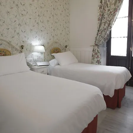 Basic Puerta De Hotel Sevilla