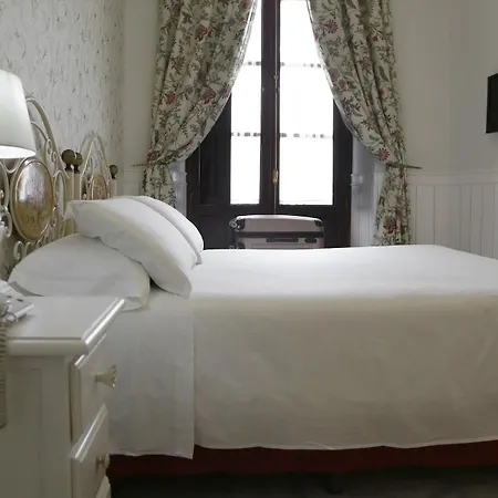 Basic Puerta De Hotel Sevilla