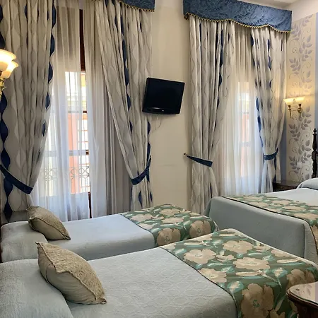 Europa Boutique Hotel *