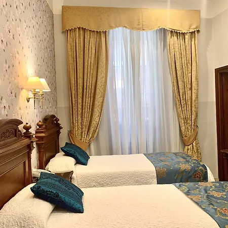 Europa Boutique Hotel *